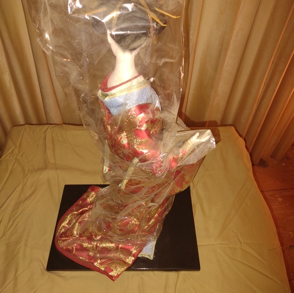 High Value Limited Edition Japanese Geisha Doll - Picture 7 of 16